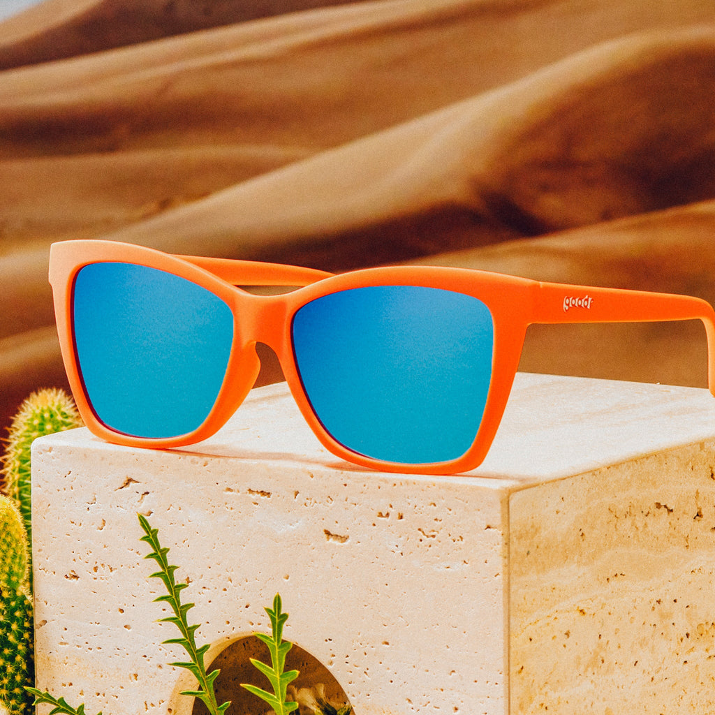 Kisses Canvas, Sells It for Fortune